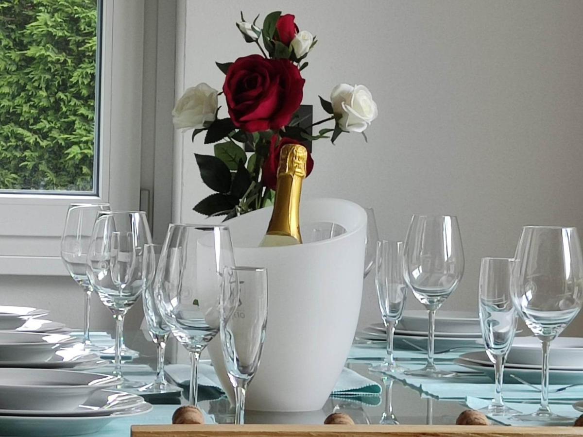 Tirano Express Luxury Apartments Luaran gambar