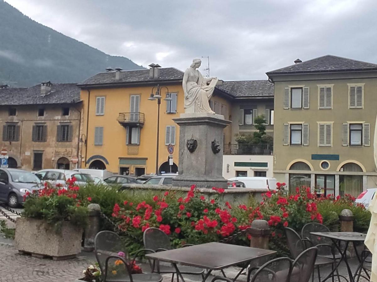 Tirano Express Luxury Apartments Luaran gambar