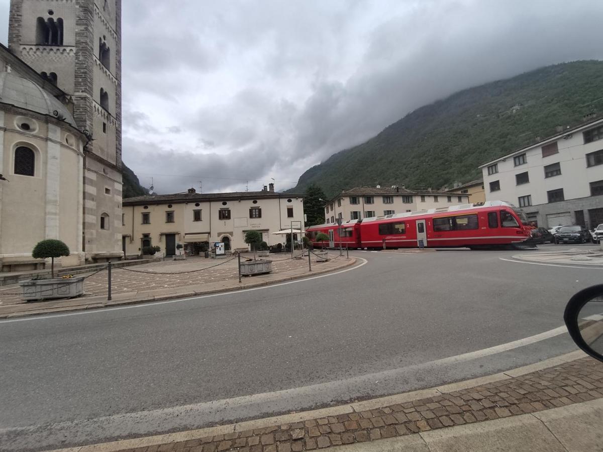 Tirano Express Luxury Apartments Luaran gambar