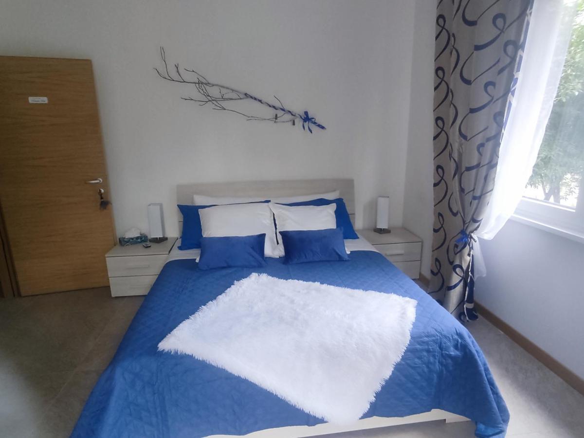 Tirano Express Luxury Apartments Luaran gambar