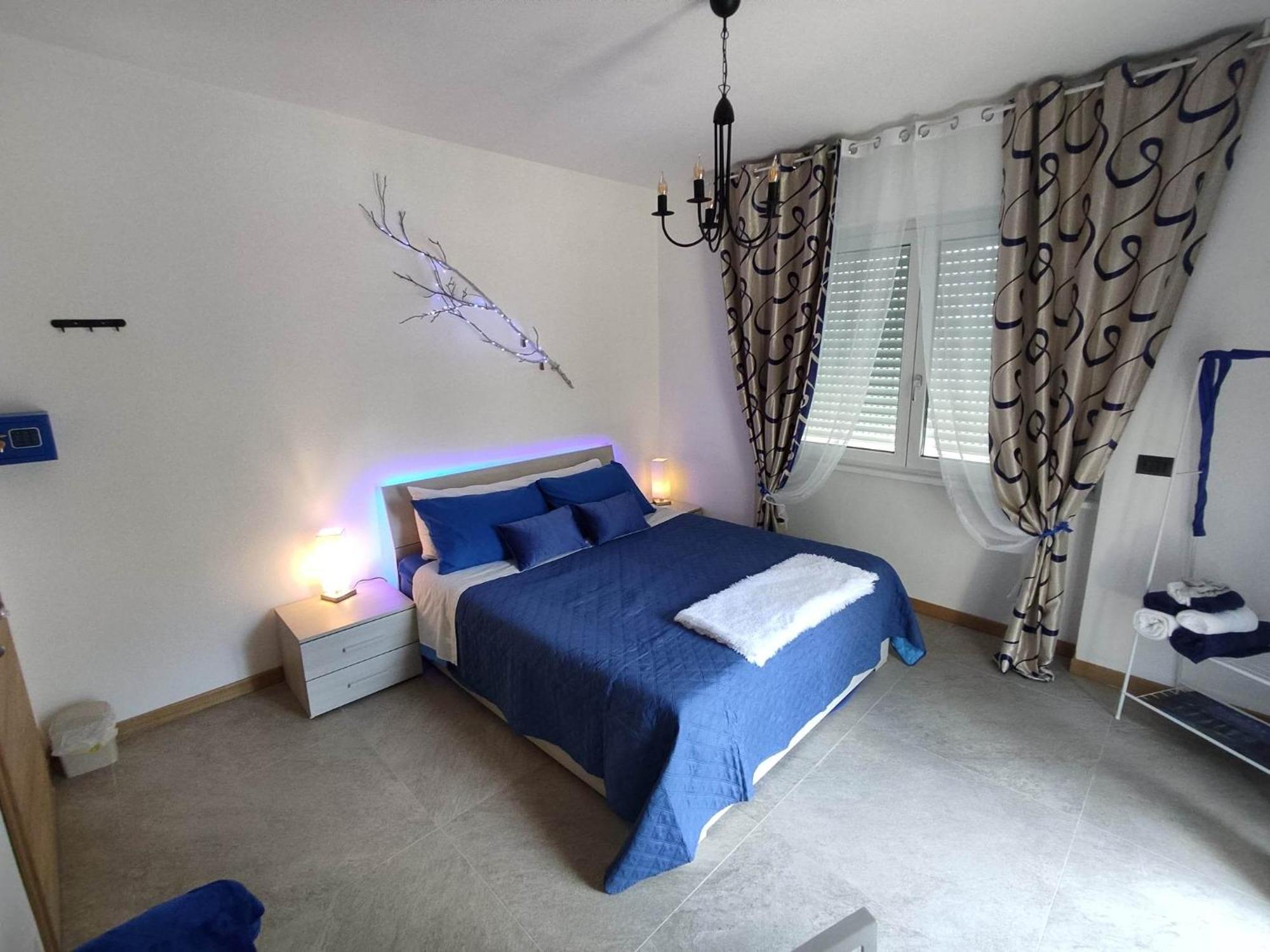 Tirano Express Luxury Apartments Luaran gambar