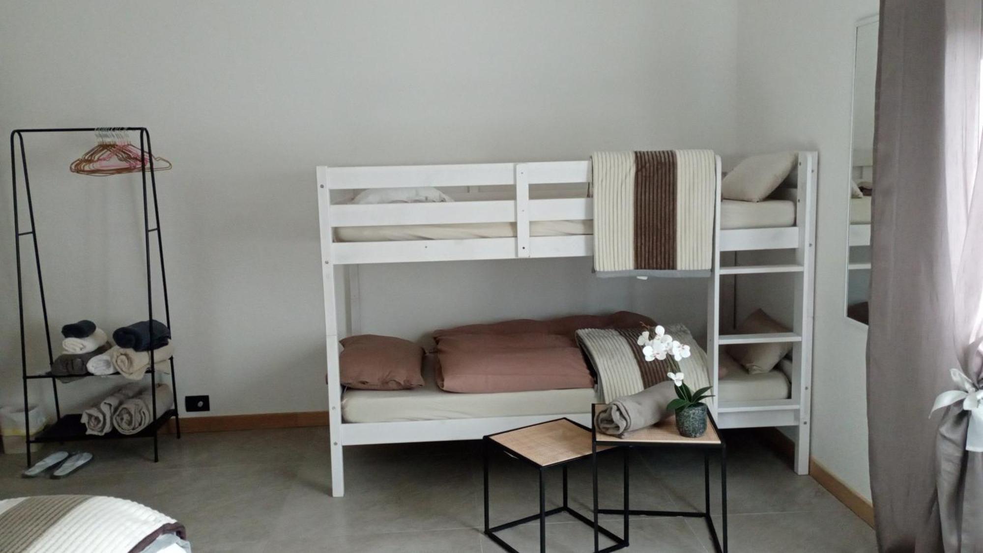 Tirano Express Luxury Apartments Luaran gambar